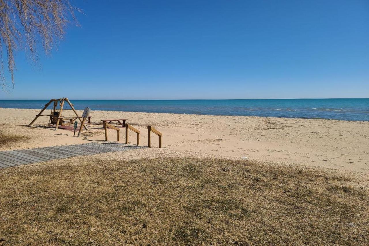 Sunrise Beach Oscoda @ Surfside Aparthotel Exterior photo